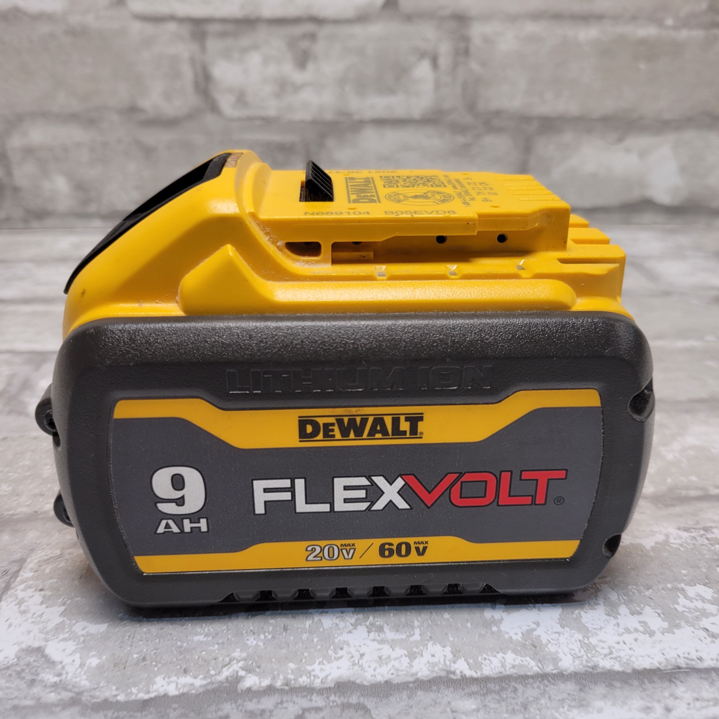 DeWalt DCB609 FlexVolt 20V/60V 9AH Battery *FOR PARTS/DAMAGED* (7952299720942)